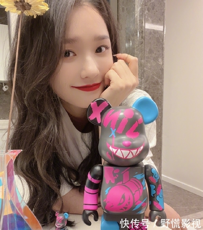 林允分享近期日常 下厨做美食生活情趣满满