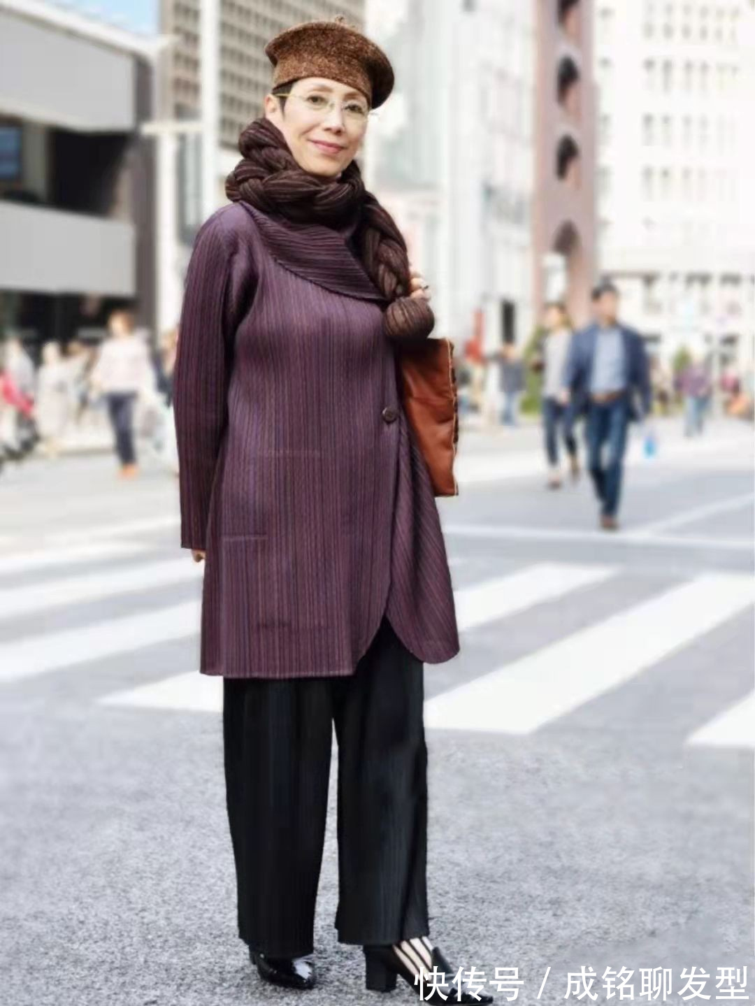 亮色|年龄只是个数字,这些老人用穿搭告诉你,搭配得当有气质更显年轻