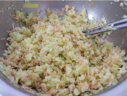 这个包子没有肉却特别鲜,只用俩食材,一个负责香,一个负责鲜!