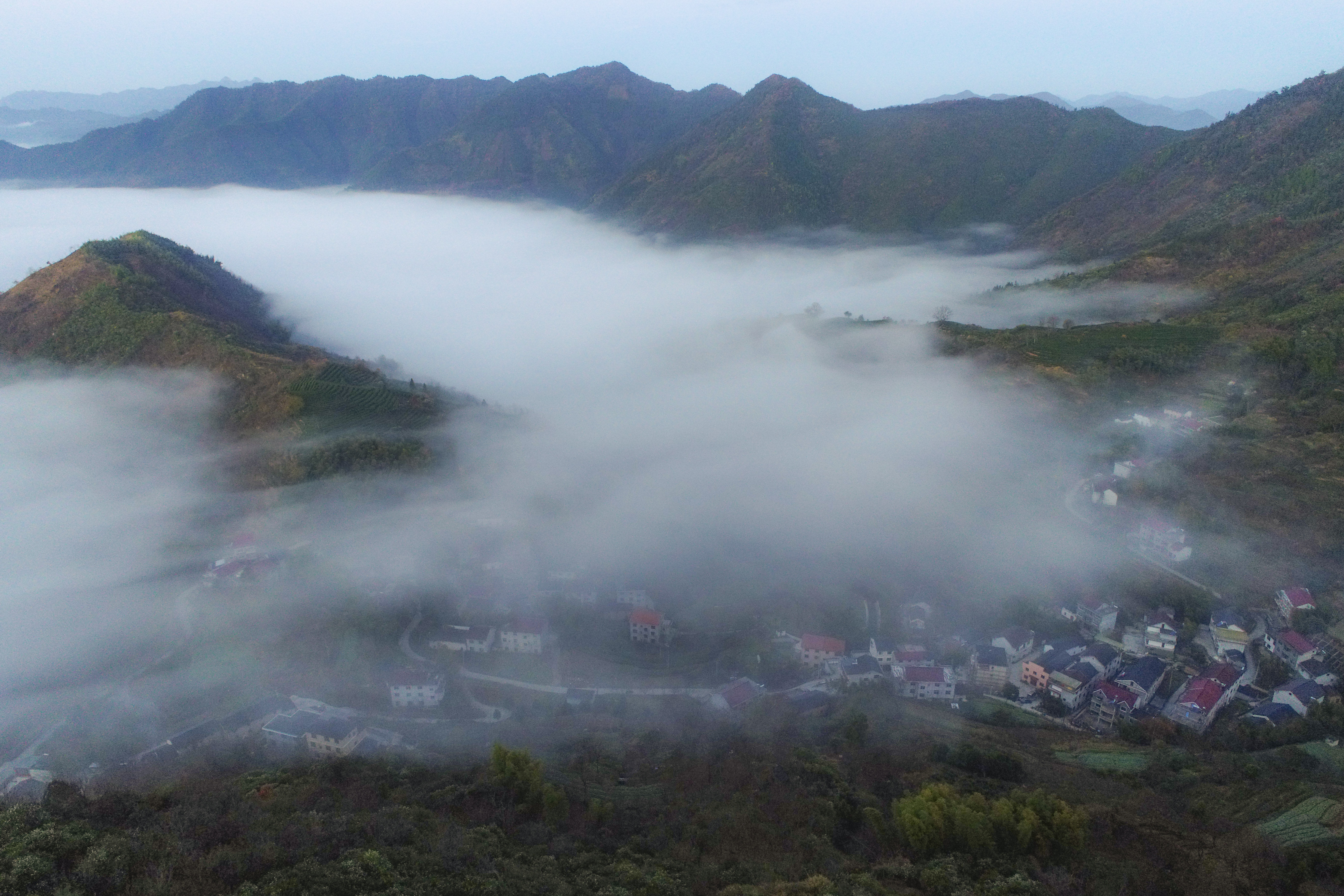 乡村|淳安：美丽乡村云雾缭绕