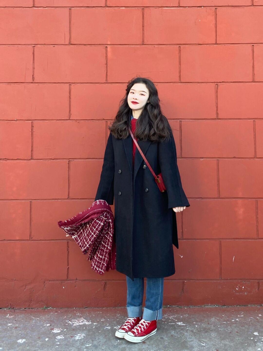 牛仔裤 冬天牛仔裤这样穿才叫洋气,这些搭配简约日常又时髦,谁穿谁美