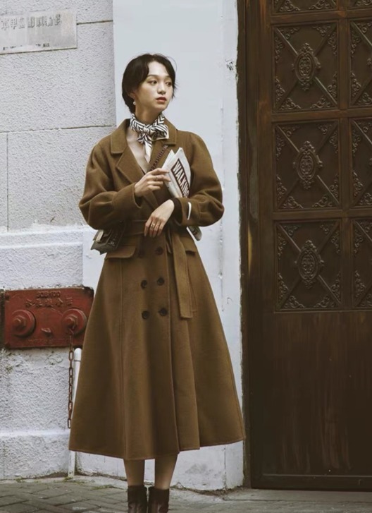 小蛮腰 穿大衣不要只会敞开穿了,搭配腰带保暖显瘦又高级,谁穿都好看