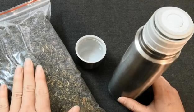 保温杯千万别装这3种水，特别是第二种，90%的人都装过，快告诉家人