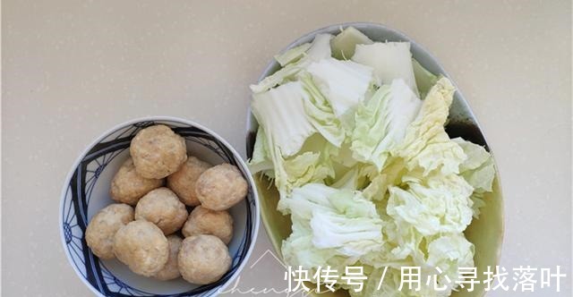 香菇|天冷了，吃炒菜不如炖菜，几种食材炖一锅，鲜美营养，热乎又暖身！