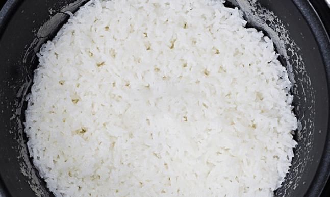 蒸米饭，淘米后不要直接加水！牢记这6点，米饭松软清甜，喷喷香
