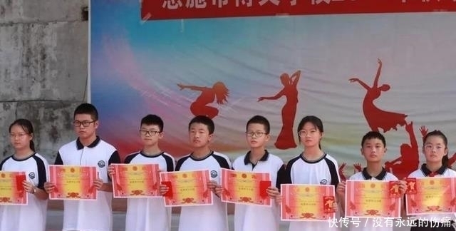 兴趣|孩子奖状“贴满墙”,可家长却开心不起来,网友:让人感到扎心