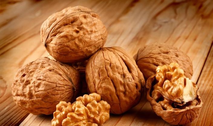 衰老|女性要想越年轻,别再吃猪蹄了,多吃此3种食物才是真正的抗衰老