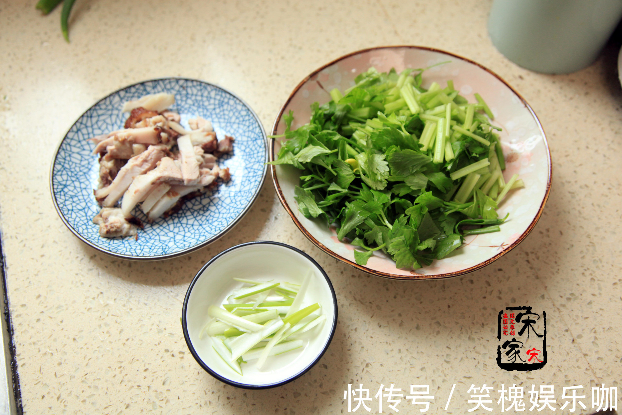 西芹|香芹、西芹营养差别大，炒肉适合用哪种？选对了才好吃