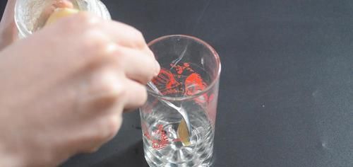 早上起床后口苦口臭？教你一招，让你轻松告别口苦口臭，效果很棒