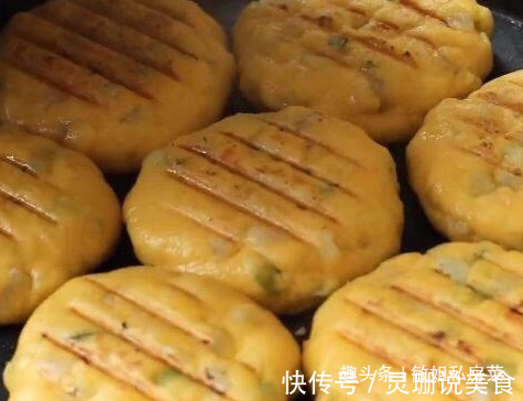 土豆跟玉米是绝配,教你做煎饼,香软营养,喷香诱人,上桌不够吃