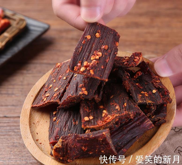 本地人|谁的问题?外国人吃一份牛排就饱,我们吃自助餐10份牛排还不够