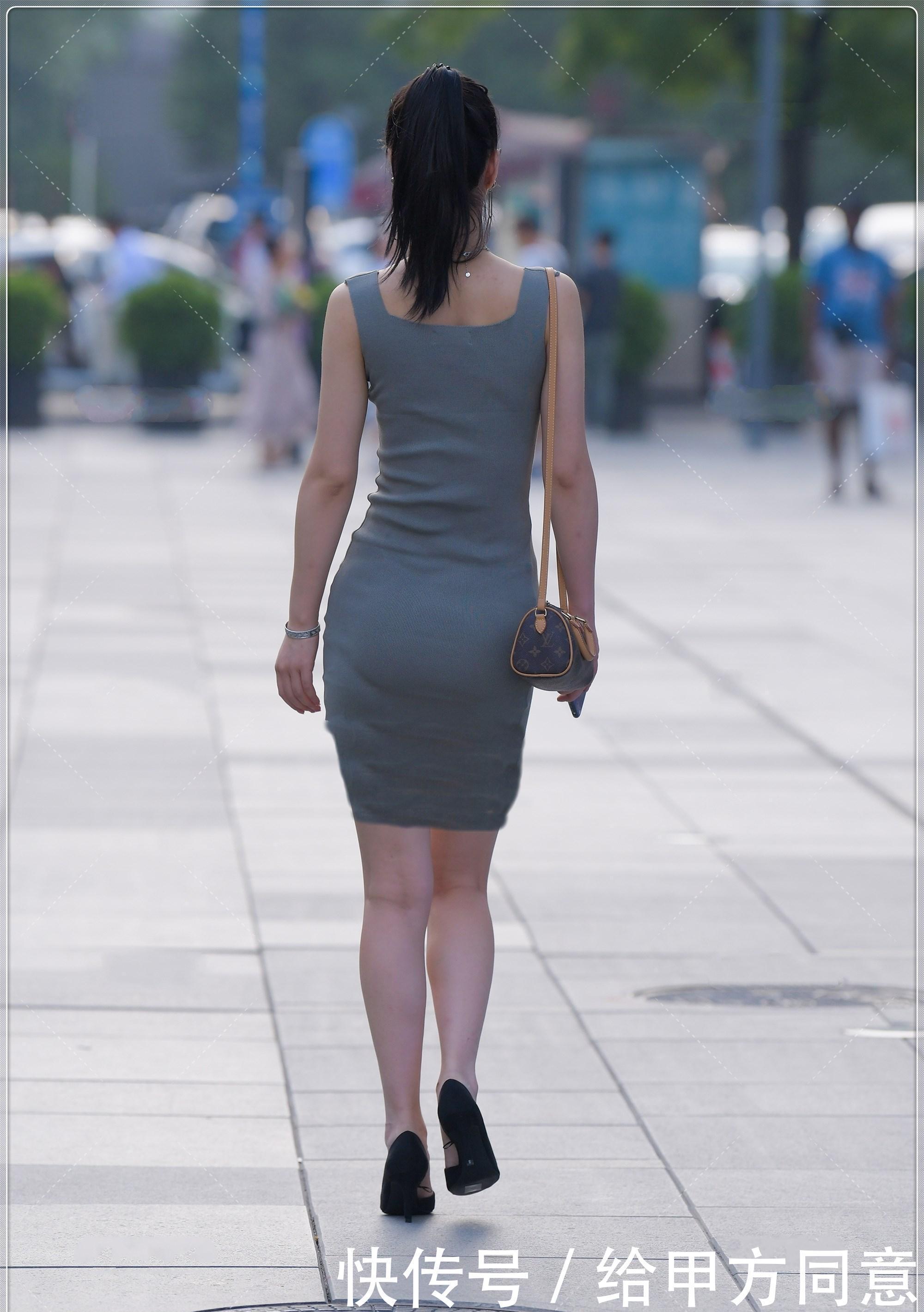 针织无袖连衣裙,时尚显瘦,简约又大方