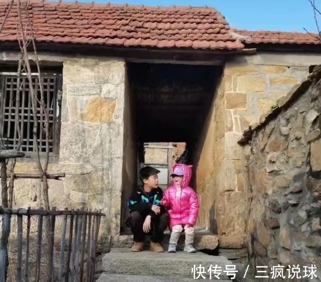 乒坛|感动！王楠带娃回农村老家，儿女偶遇国旗连忙敬礼，强烈爱国之情