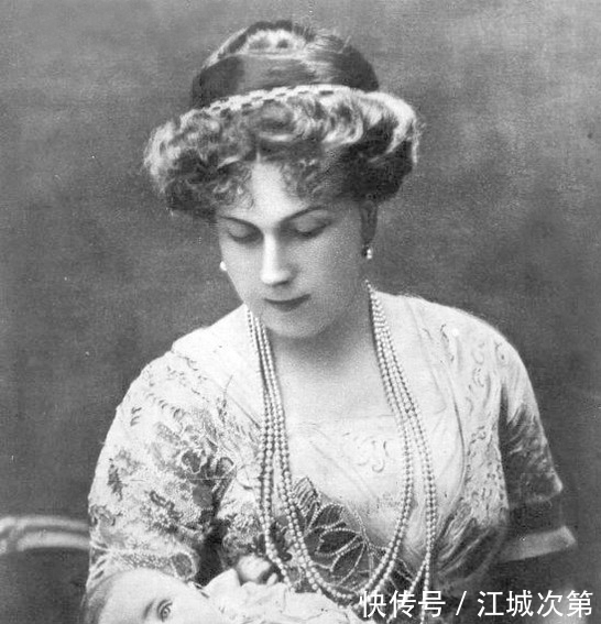 de 西班牙王室的传家宝:Joyas de Pasar珠宝系列,只能传给君主
