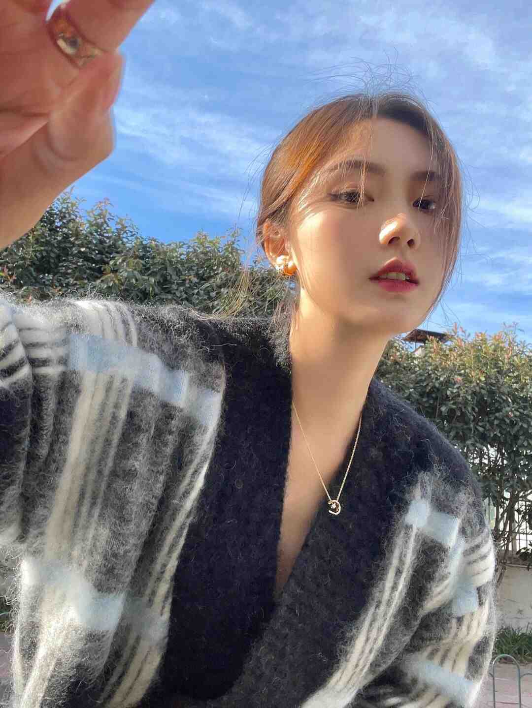 小仙女们 日常穿搭没头绪?快来看看这些简约大方的气质穿搭,谁穿谁美