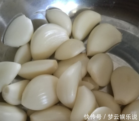 大蒜养花好处多，杀虫杀菌，花长得快、不烂根！