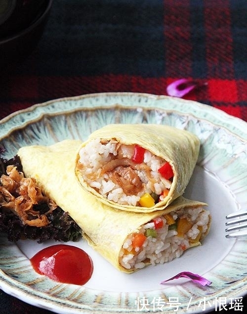 这绝对是你见过的食材最丰富的蛋包饭,做法还超简单