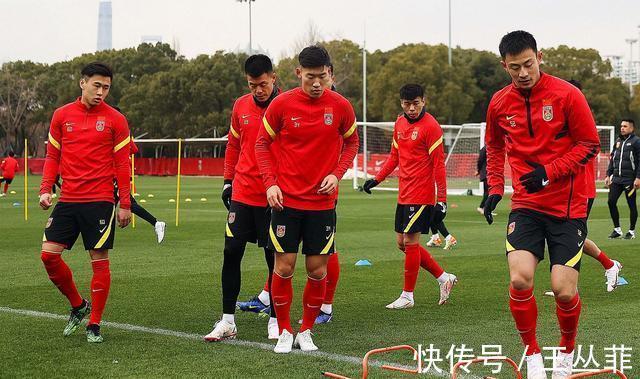 李铁|李霄鹏就剩一点可以期待,国足选人再惹争议,严鼎皓落选实属不该
