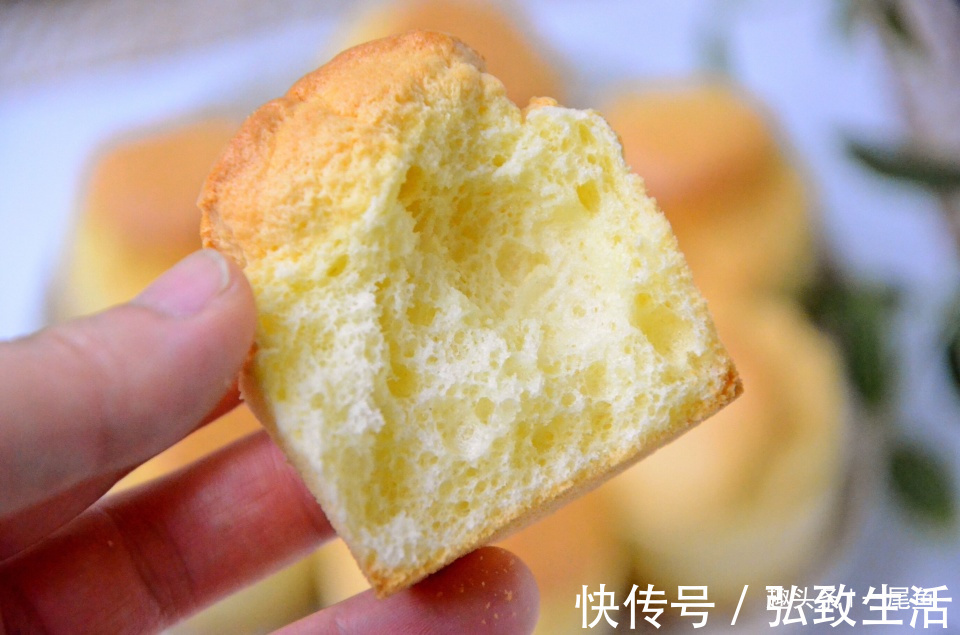 四个鸡蛋一碗糯米粉这样做,不煎不炸不蒸,香酥可口又松软