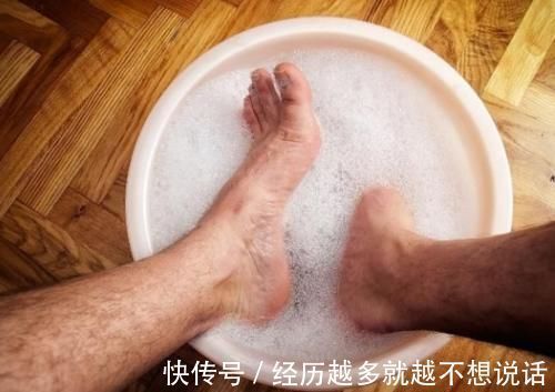 手脚冰凉|热水泡脚，究竟是养生还是在养病？正确泡脚，现在清楚还不晚！