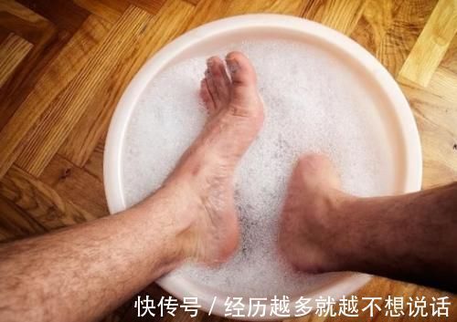 手脚冰凉|热水泡脚,究竟是养生还是在养病?正确泡脚,现在清楚还不晚!