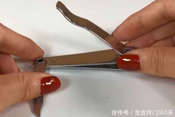 指甲钳的“隐藏功能”你会用吗?家家户户都用的到,学会受用一生