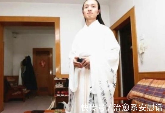 大学梦|西安90后男子长发及腰，无视一路非议和嘲讽 ,坚持汉服加身10年