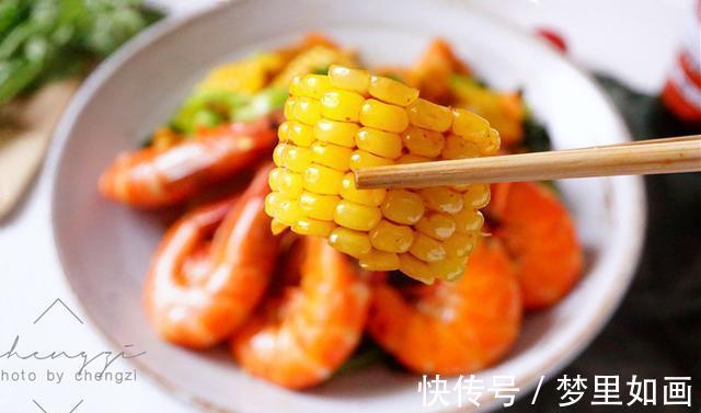 南瓜|46岁阿姨一人食午餐，焖一锅饭菜都有了，网友家里没矿，吃不起
