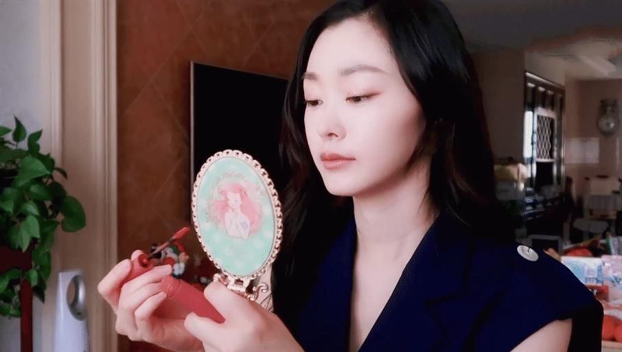 宋轶录化妆vlog，“素颜照”被疯传，女粉：不怕脱粉吗