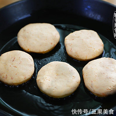 #健康甜蜜烘焙料理#?红豆沙地瓜饼?