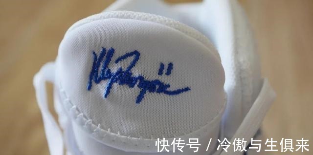 鞋盒 五百块双层碳板,带TPU的鞋垫,这双汤普森签名鞋不香吗!