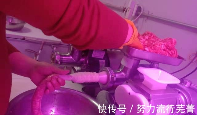 卖肉20年老板，教你灌肠技巧，原来这么简单，值得收藏！