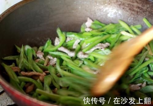 蛇瓜|冬天，吃萝卜不如吃它，简单炒一炒，营养极高，家里人都爱吃