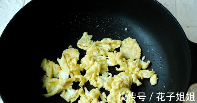 2个鸡蛋往馒头里一倒,出锅变美食,营养丰富又好吃,孩子喜欢!