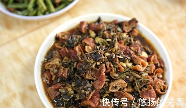 弟弟第一次带女友回家,妈妈做了一桌好菜招待,网友是个好婆婆!