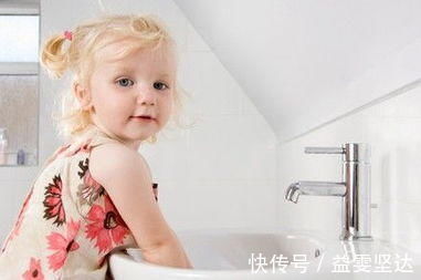 营养均衡|宝宝手上长倒刺,有个常见小动作可能带来危险,正确处理就三步