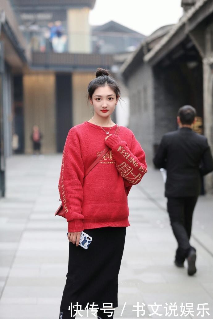 街拍开春穿搭做减法吧!这八款休闲简约风搭配,姑娘们穿着太美