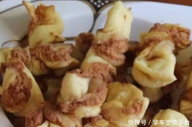 别炸油条了,一碗面粉一个鸡蛋,在家做酥脆小吃,比油条好吃多了