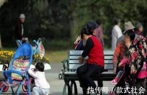 宝宝|40岁妈妈遛娃碰到40岁奶奶，虽年龄相当，差距却一目了然