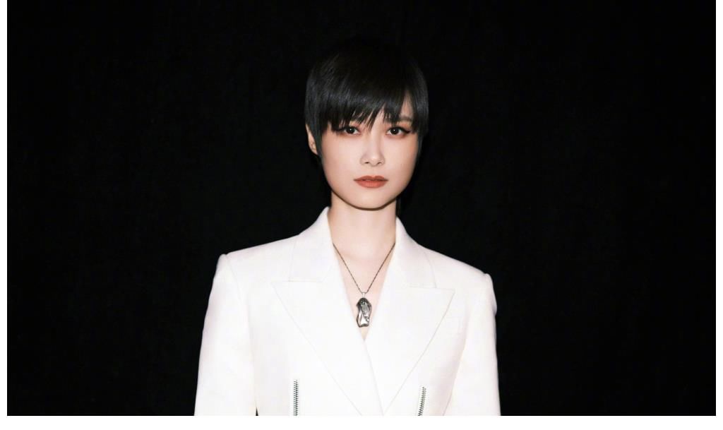 跨年晚會(huì)上的“打工人”：3位參加3場，周深堪稱“娛樂圈勞模”