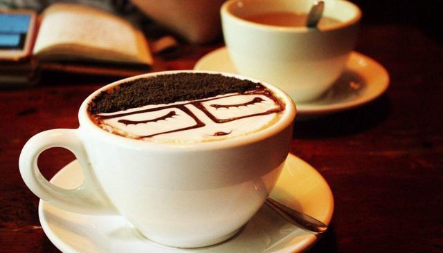 女性50岁之后,若能少吃几种“偷钙”食物,骨质疏松悄然离去