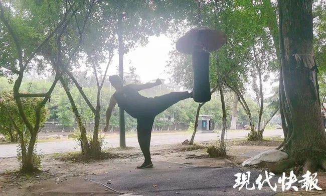 杨千里|大爷才是公园里的“高级玩家”