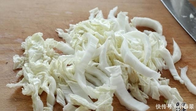 暖洋洋|东北冬天最常吃的菜,白菜豆腐炖粉条,吃完浑身暖洋洋