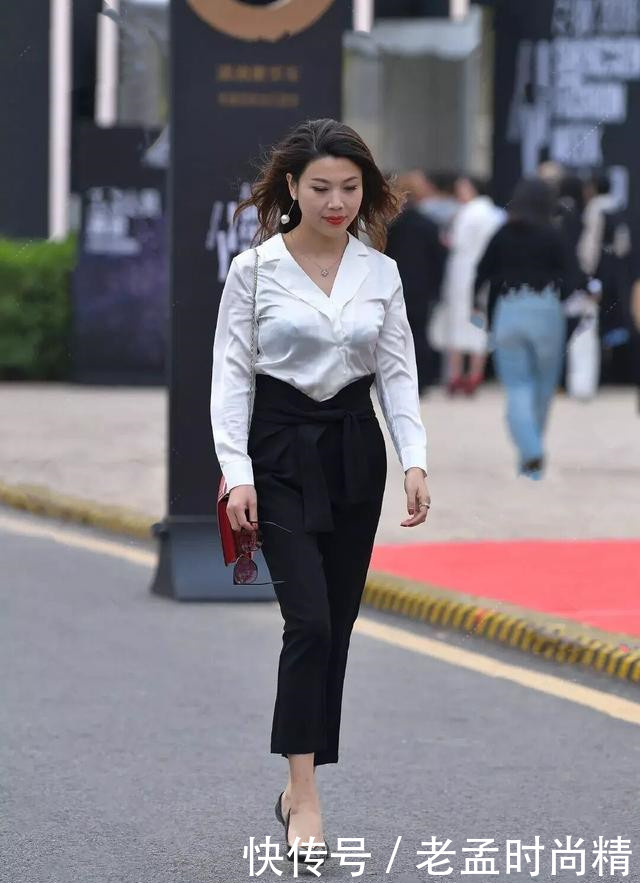 从未|街拍:秋季辣妈的时尚穿搭, 从未见“打底裤”的身影, 这样穿精致优雅!