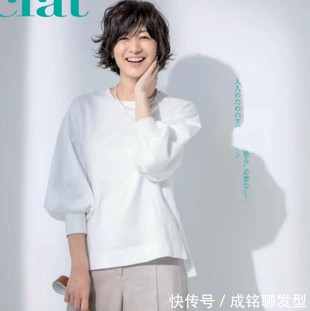 装扮|这才是50岁女人的最美装扮,日本模特知性优雅的穿搭,养眼又减龄