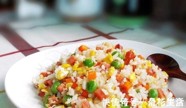 清鸡汤|胡萝卜加火腿肠的扬州炒饭，真的算不上扬州炒饭！