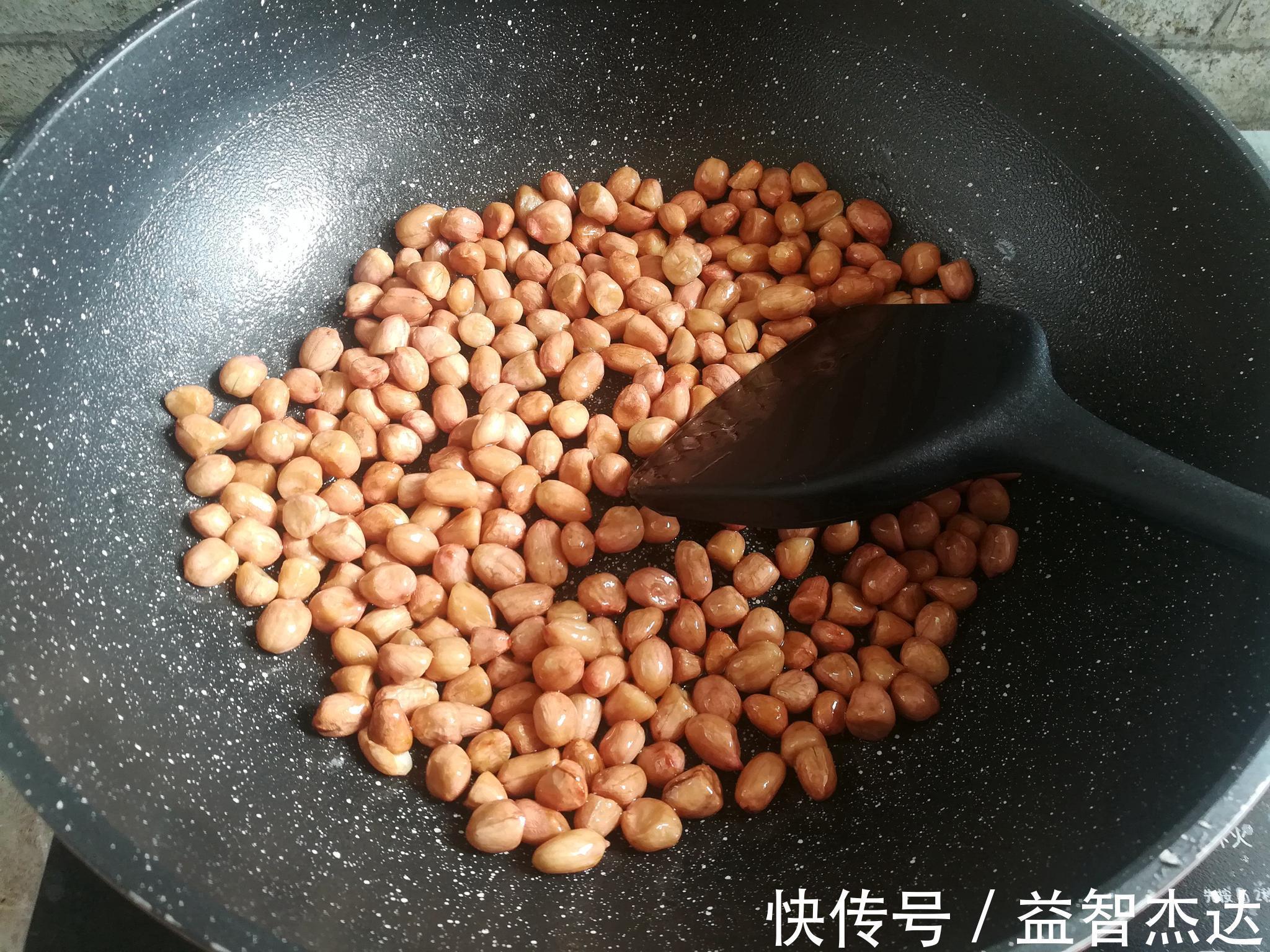 炒花生米|炒花生米用哪种油大厨用对了,花生不吃油,放一个星期嘎嘣脆