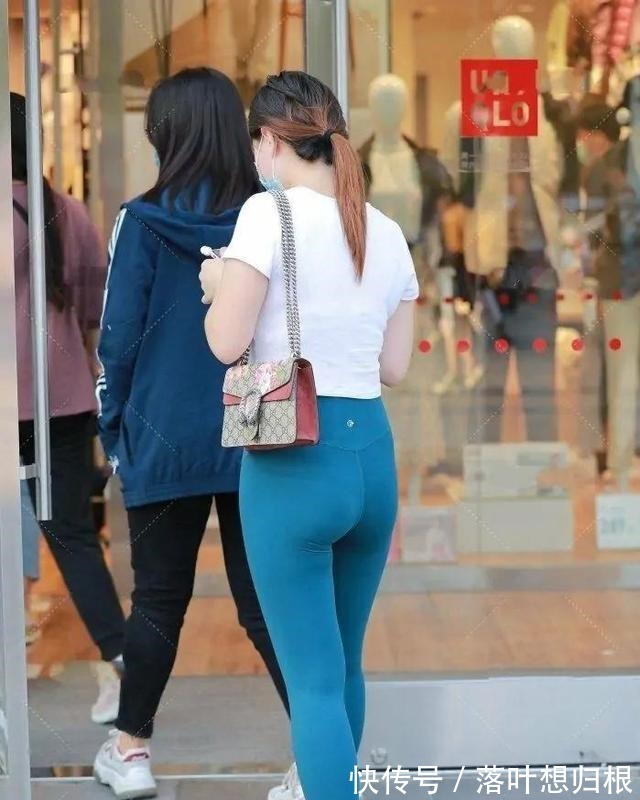 修身 打底裤可以很好的修身显瘦,而且还很时尚洋气,很多女生都喜欢!