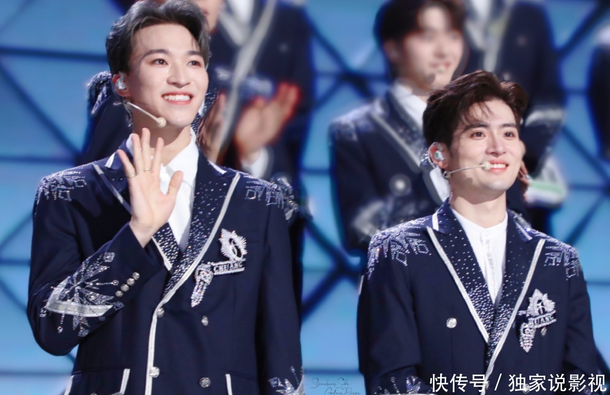 杨幂力挺周柯宇,起底INTO1成员的原公司,谁的背景更硬?