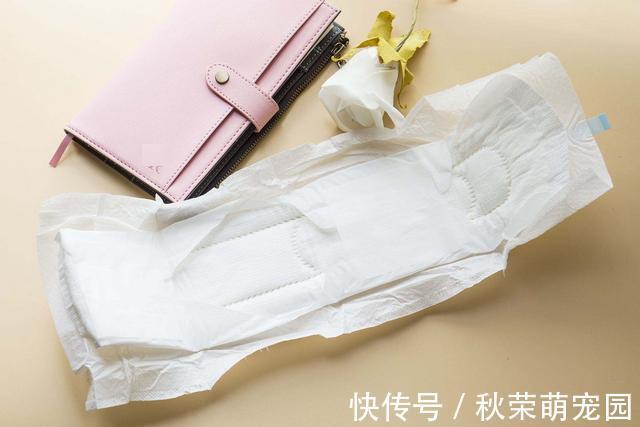 卫生巾|小学女生跟男生吵架,遇上初次月经!班上同学一无所知